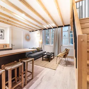 https://les-suites-de-lopra-appartement-ella-4-pers.hotels-rhonealpes.com